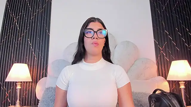Snapshot of ValenRosse chatting on 06/01/26, 11:21 ValenRosse online show from 06/01/26, 11:21