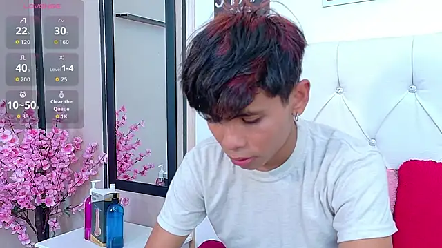 Ethan Westt online show from 11/22/25, 08:51