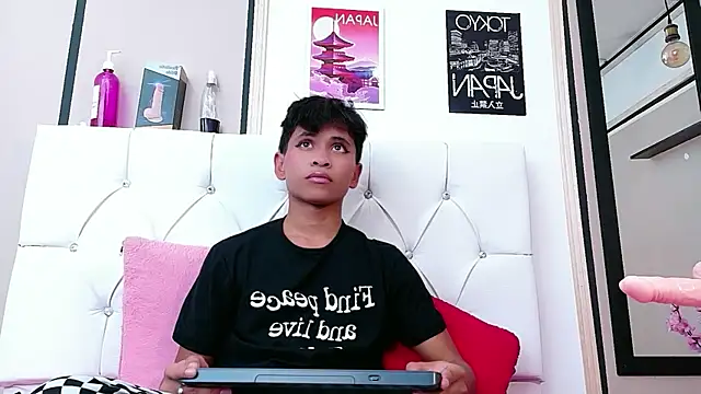 Ethan Westt online show from 02/04/26, 08:26