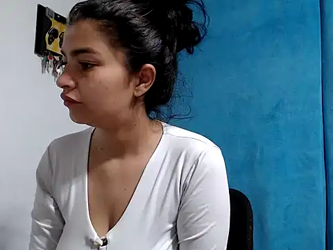 Snapshot of AlanaHotxx chatting on 09/27/25, 07:03 AlanaHotxx online show from 09/27/25, 07:03