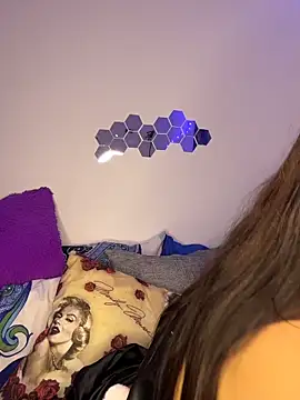 Snapshot of Deepika_padukoneNisha chatting on 12/15/25, 03:40 Deepika padukoneNisha online show from 12/15/25, 03:40