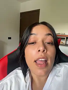 Snapshot of Deepika_padukoneNisha chatting on 06/16/26, 05:24 Deepika padukoneNisha online show from 06/16/26, 05:24