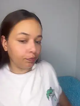 Snapshot of Deepika_padukoneNisha chatting on 10/26/25, 04:07 Deepika padukoneNisha online show from 10/26/25, 04:07