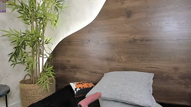 mia lacy  online show from 10/22/25, 07:57