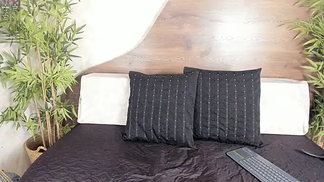 mia lacy  online show from 09/26/25, 07:54