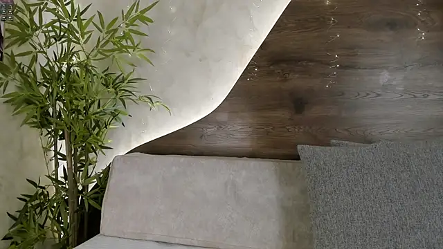 mia lacy  online show from 11/26/25, 08:09