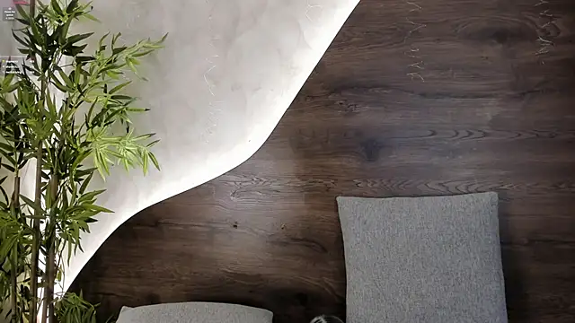 mia lacy  online show from 11/17/25, 07:29