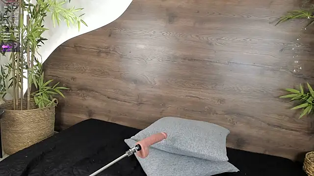 mia lacy  online show from 11/14/25, 07:39