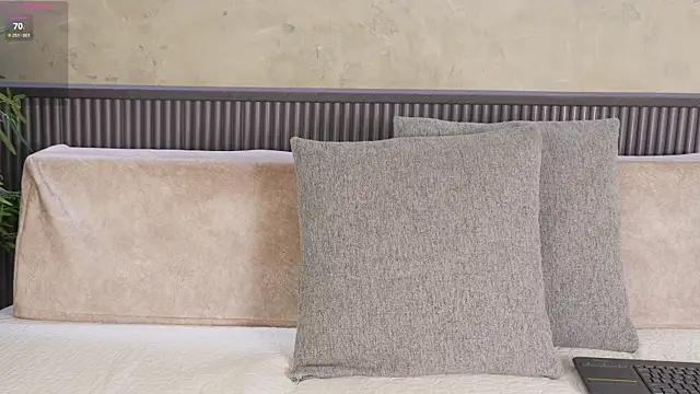 mia lacy  online show from 04/22/26, 04:19