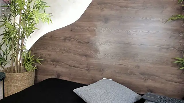 mia lacy  online show from 11/16/25, 07:40