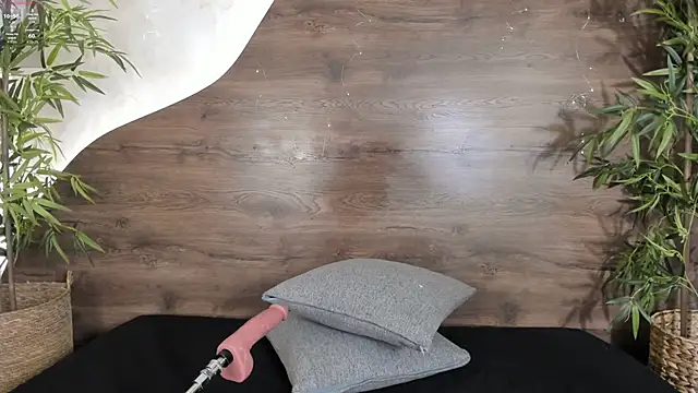 mia lacy  online show from 12/14/25, 07:30