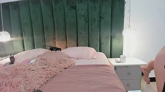 SaraJonness online show from 03/21/25, 02:18