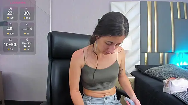 SaraJonness online show from 11/18/25, 12:41