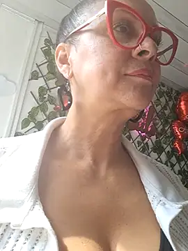 Amadamilf1980 online show from 09/26/25, 01:40