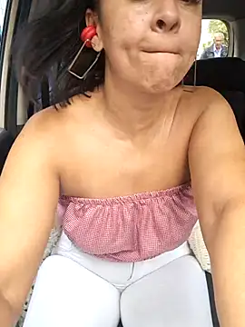 Amadamilf1980 online show from 11/01/25, 04:01