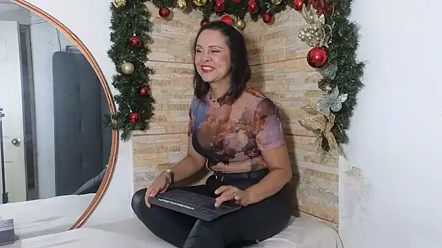 Amadamilf1980 online show from 12/05/25, 08:50