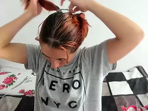 Snapshot of DulceXmile chatting on 10/22/25, 07:46 DulceXmile online show from 10/22/25, 07:46