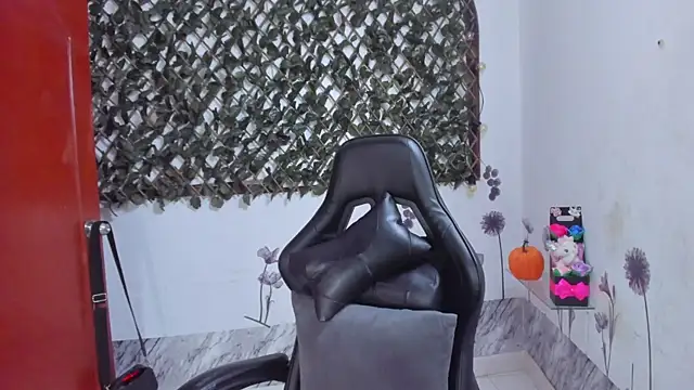 Sarahbrowm  online show from 10/24/25, 06:51