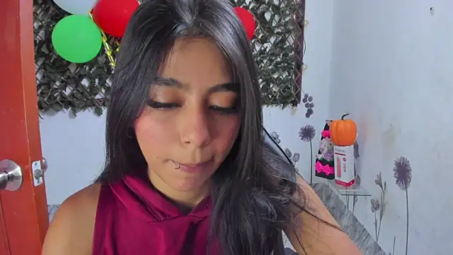 Sarahbrowm  online show from 10/28/25, 07:46