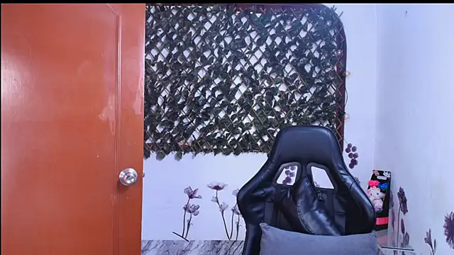 Sarahbrowm  online show from 12/18/25, 08:34