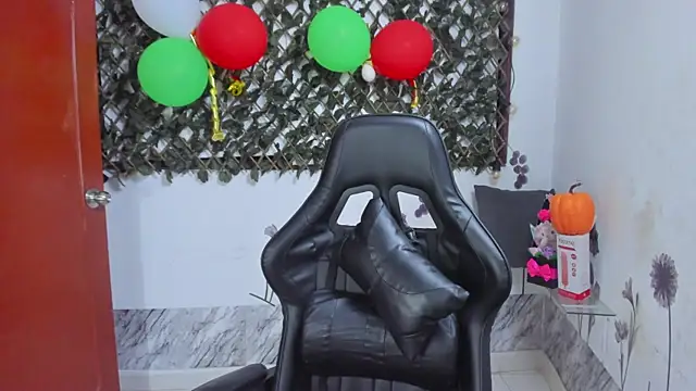 Sarahbrowm  online show from 10/28/25, 02:45