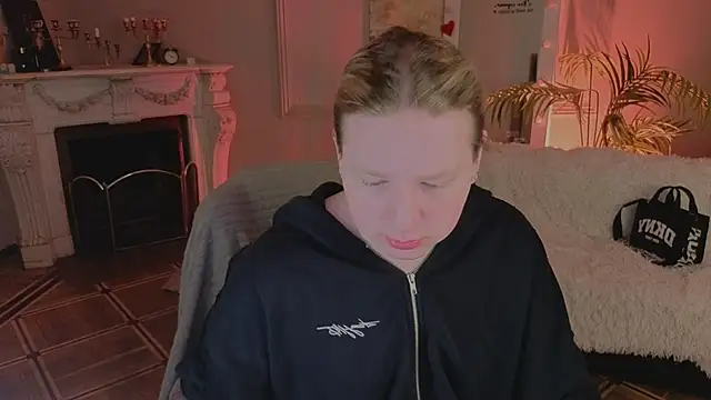 Snapshot of Jes_Solar chatting on 03/05/26, 10:37 Jes Solar online show from 03/05/26, 10:37