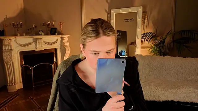 Snapshot of Jes_Solar chatting on 01/17/26, 10:57 Jes Solar online show from 01/17/26, 10:57