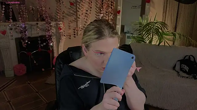 Snapshot of Jes_Solar chatting on 02/25/26, 10:42 Jes Solar online show from 02/25/26, 10:42