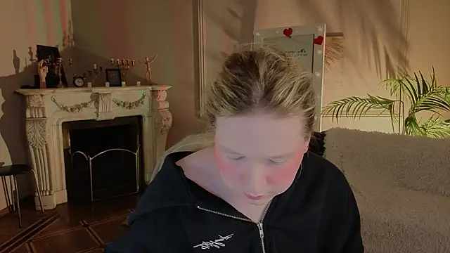 Snapshot of Jes_Solar chatting on 03/06/26, 10:05 Jes Solar online show from 03/06/26, 10:05