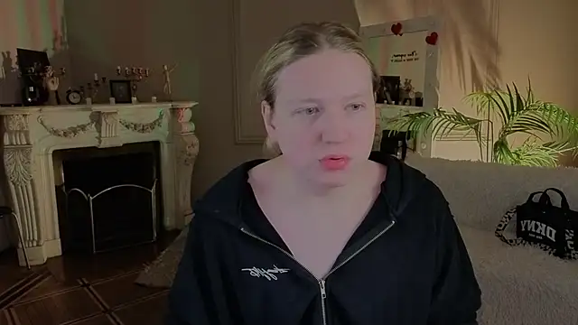 Snapshot of Jes_Solar chatting on 03/07/26, 10:26 Jes Solar online show from 03/07/26, 10:26