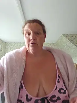 MissQueenBeex online show from 06/07/26, 08:30