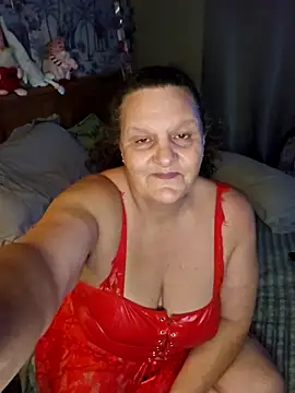 Snapshot of MissQueenBeex chatting on 12/19/25, 06:10 MissQueenBeex online show from 12/19/25, 06:10