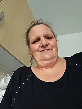 MissQueenBeex online show from 05/09/26, 01:36