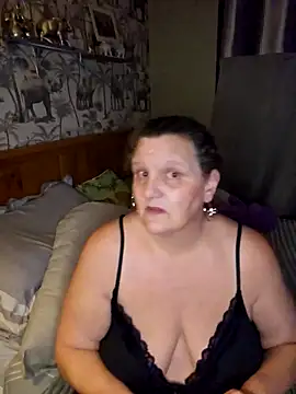 Snapshot of MissQueenBeex chatting on 02/27/26, 08:30 MissQueenBeex online show from 02/27/26, 08:30