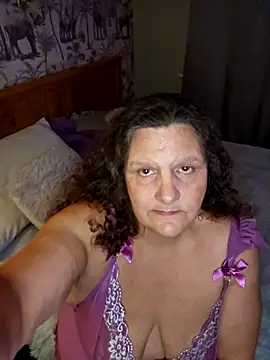 Snapshot of MissQueenBeex chatting on 11/05/25, 07:28 MissQueenBeex online show from 11/05/25, 07:28