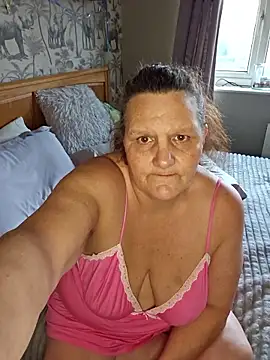 Snapshot of MissQueenBeex chatting on 01/08/26, 02:01 MissQueenBeex online show from 01/08/26, 02:01