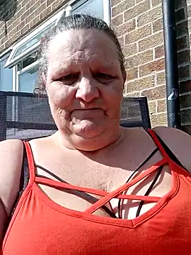 Snapshot of MissQueenBeex chatting on 04/10/26, 10:33 MissQueenBeex online show from 04/10/26, 10:33