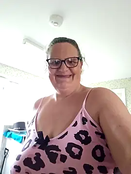 MissQueenBeex online show from 04/19/26, 06:10
