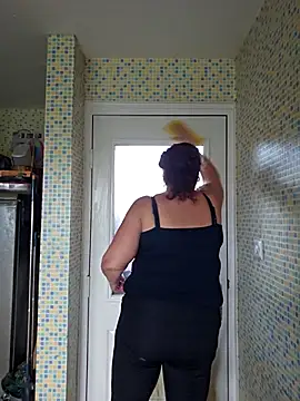 Snapshot of MissQueenBeex chatting on 04/14/26, 11:26 MissQueenBeex online show from 04/14/26, 11:26