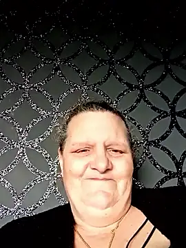 Snapshot of MissQueenBeex chatting on 03/20/26, 12:06 MissQueenBeex online show from 03/20/26, 12:06