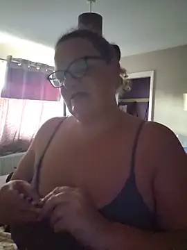 MissQueenBeex online show from 05/25/26, 07:23