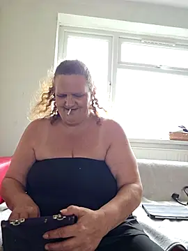 MissQueenBeex online show from 05/03/26, 02:42