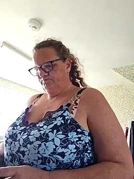 MissQueenBeex online show from 05/02/26, 01:38
