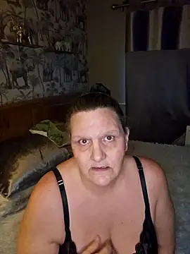 Snapshot of MissQueenBeex chatting on 04/02/26, 06:47 MissQueenBeex online show from 04/02/26, 06:47