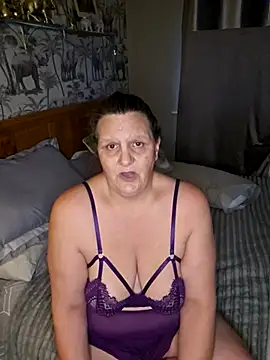 Snapshot of MissQueenBeex chatting on 01/16/26, 04:22 MissQueenBeex online show from 01/16/26, 04:22