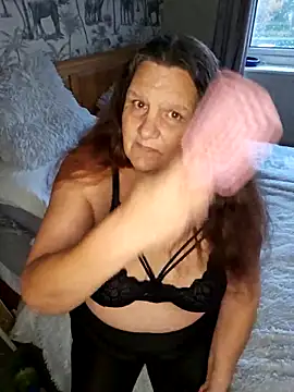 Snapshot of MissQueenBeex chatting on 10/23/25, 07:51 MissQueenBeex online show from 10/23/25, 07:51