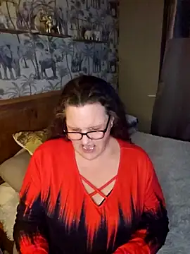 Snapshot of MissQueenBeex chatting on 04/04/26, 08:15 MissQueenBeex online show from 04/04/26, 08:15