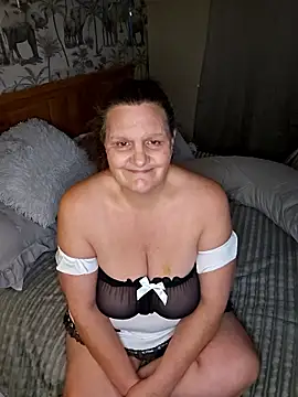 Snapshot of MissQueenBeex chatting on 01/12/26, 08:36 MissQueenBeex online show from 01/12/26, 08:36