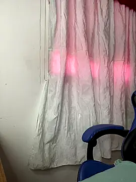 Snapshot of taimara_1 chatting on 12/21/25, 04:08 taimara 1 online show from 12/21/25, 04:08