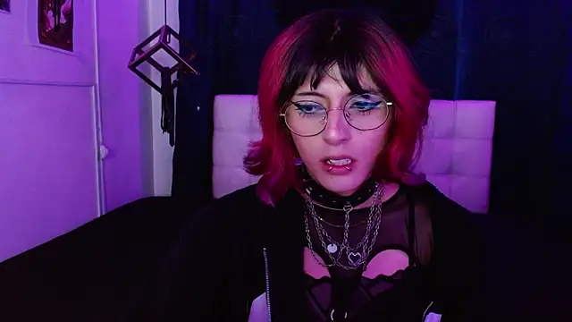 Snapshot of goth_minerva chatting on 10/18/25, 01:24 goth minerva online show from 10/18/25, 01:24